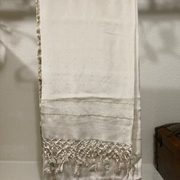 Cream colored Khameez, churidar and dupatta - Picture 3 of 5